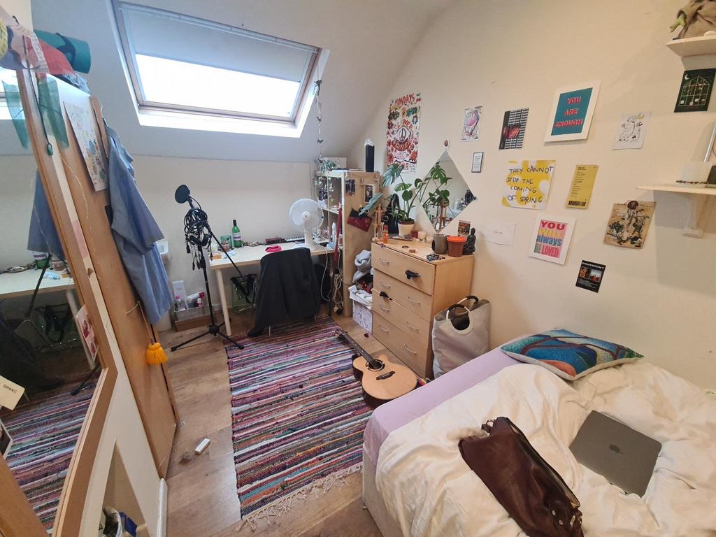Cozy single bedroom featuring a comfortable bed...