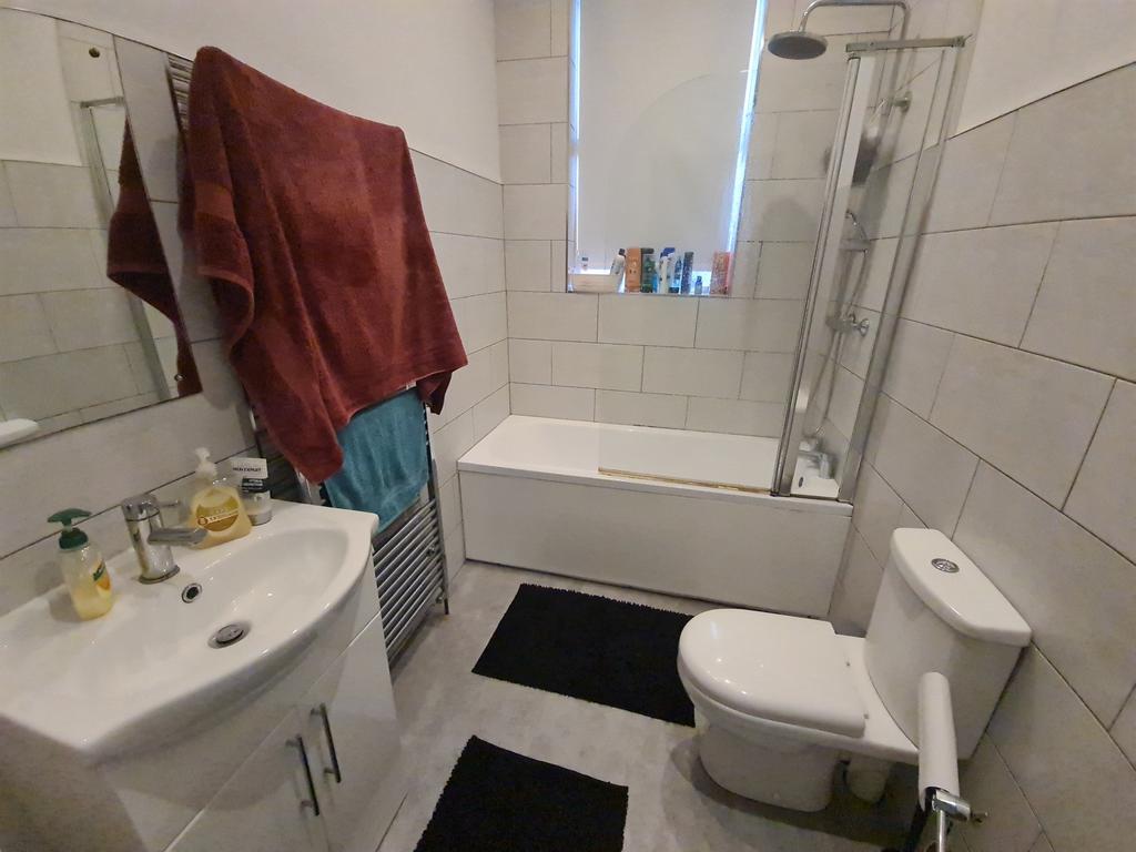A bright and modern bathroom suite featuring a ...