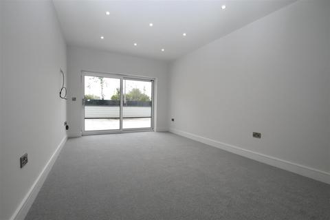 2 bedroom flat for sale, Cherry View, Beech Road, Hadleigh