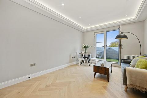 2 bedroom flat for sale, Lynton Road, Acton