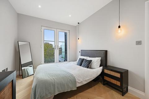 2 bedroom flat for sale, Lynton Road, Acton