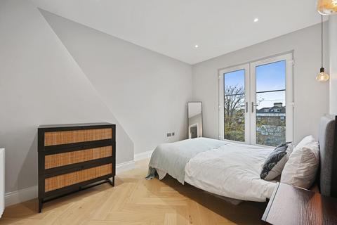 2 bedroom flat for sale, Lynton Road, Acton