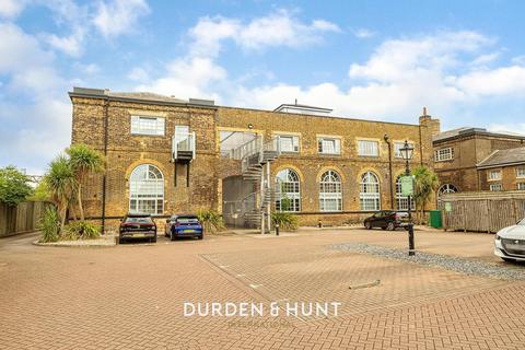 2 bedroom apartment to rent, Kidman Close, Gidea Park, RM2