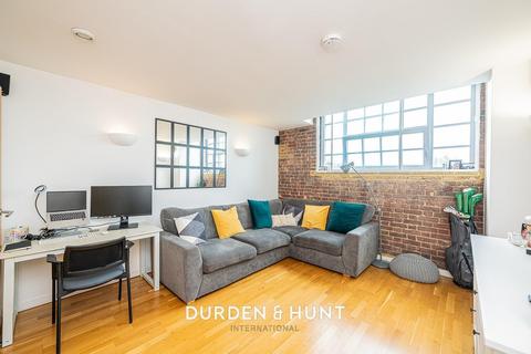 2 bedroom apartment to rent, Kidman Close, Gidea Park, RM2