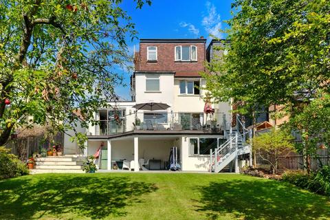 4 The Vale, London, NW11 8SG