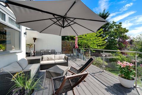 4 The Vale, London, NW11 8SG