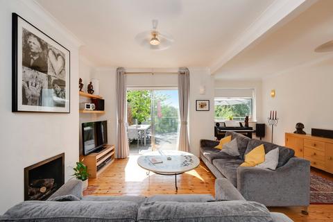 4 The Vale, London, NW11 8SG