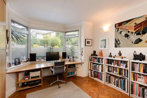 4 The Vale, London, NW11 8SG