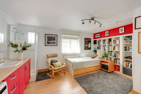 4 The Vale, London, NW11 8SG