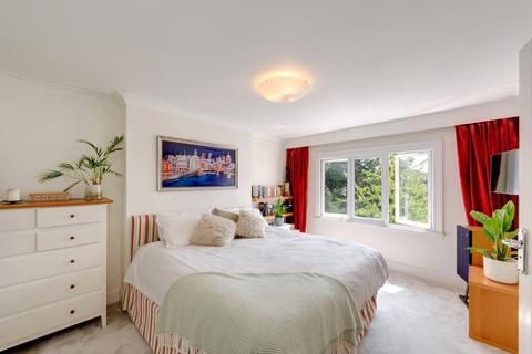 4 The Vale, London, NW11 8SG