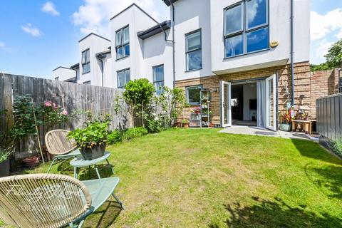 1 William Close, London, SE7 8FF