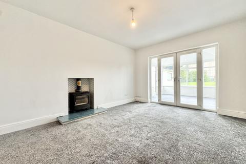 3 bedroom semi-detached house for sale, Oak Crescent, Garforth