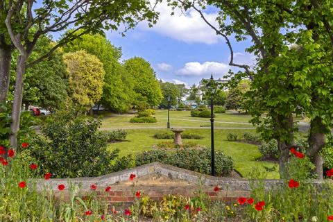 Flat 8, 18 - 19 Adelaide Crescent, Hove, BN3 2JF