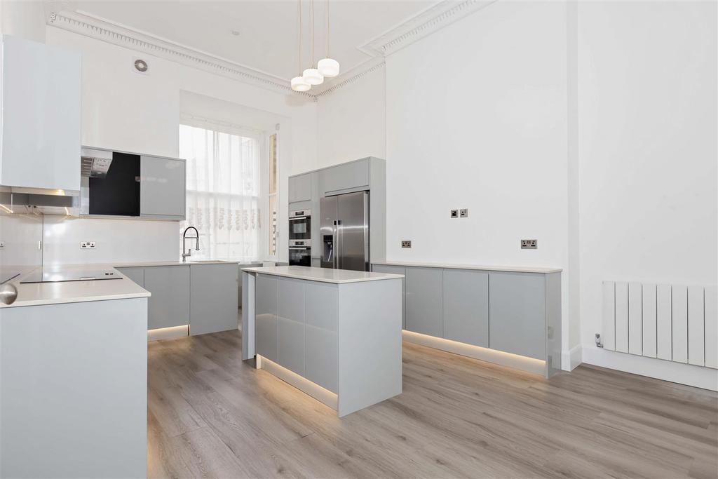 Adelaide Crescent 18.jpg