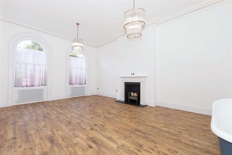 Flat 8, 18 - 19 Adelaide Crescent, Hove, BN3 2JF