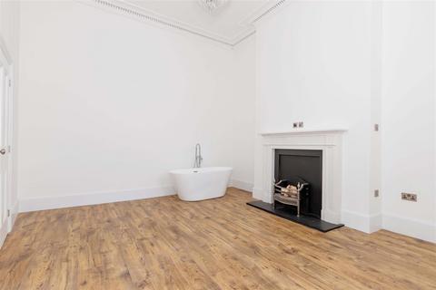 Flat 8, 18 - 19 Adelaide Crescent, Hove, BN3 2JF