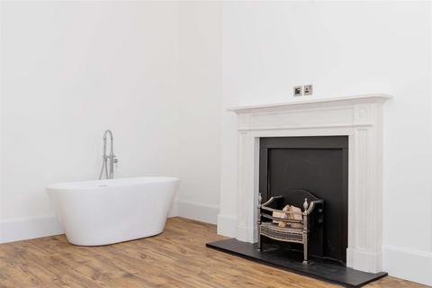 Flat 8, 18 - 19 Adelaide Crescent, Hove, BN3 2JF