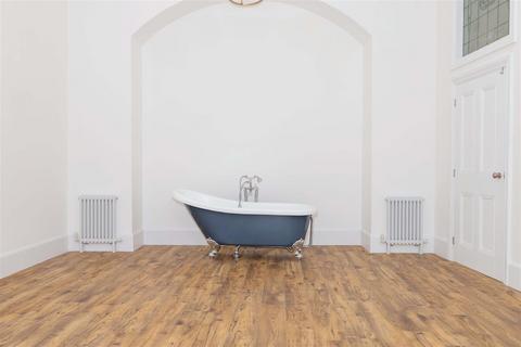 Flat 8, 18 - 19 Adelaide Crescent, Hove, BN3 2JF