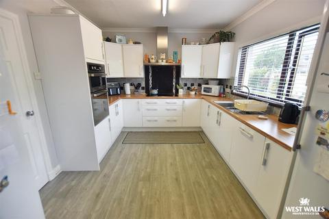 undefined, Llanreath
