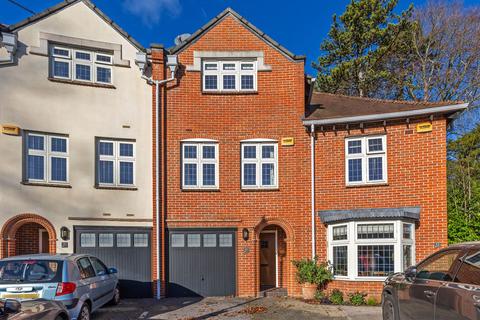 Royal Crescent, Winchester, SO22