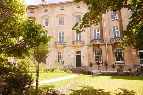 Studio to rent, Royal Crescent, Stanton House,
