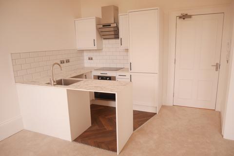 Studio to rent, Royal Crescent, Stanton House,