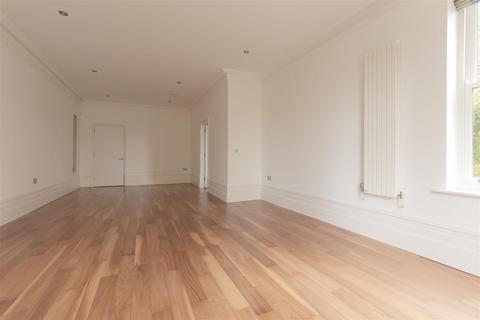 3 bedroom apartment to rent, Apt 7 Chesham House, 2 Chesham Place, Bowdon