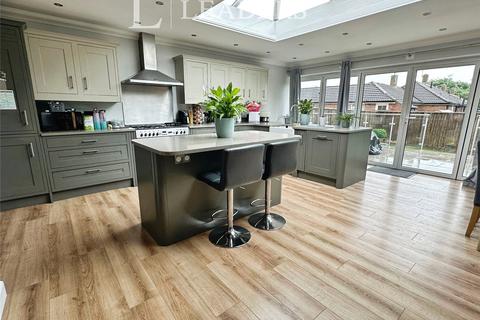 2 bedroom bungalow for sale, Ingledene Close, Havant, Hampshire