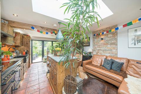 77 Bloxham Crescent, Hampton, TW12 2QG