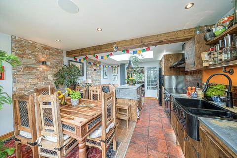 77 Bloxham Crescent, Hampton, TW12 2QG