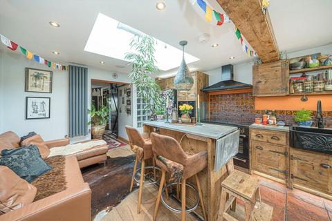 77 Bloxham Crescent, Hampton, TW12 2QG