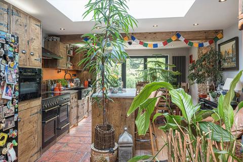 77 Bloxham Crescent, Hampton, TW12 2QG