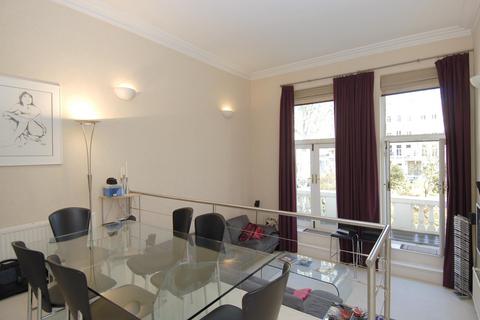 3 bedroom flat to rent, Queen's Gate Gardens, London, UK, SW7