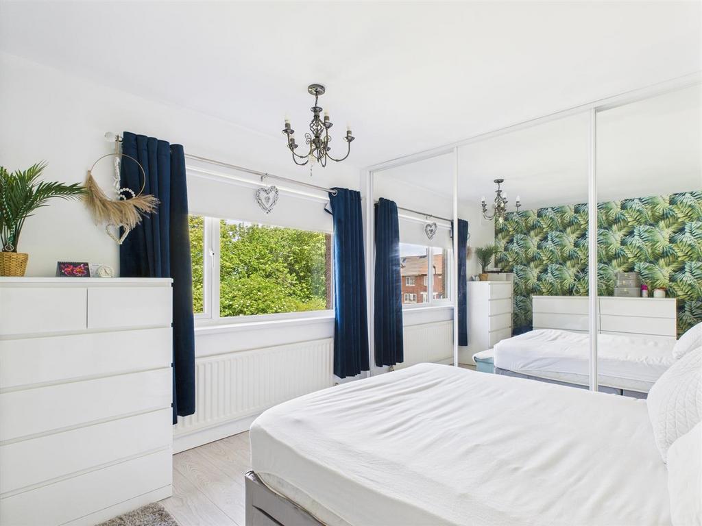 Bed 1.jpg