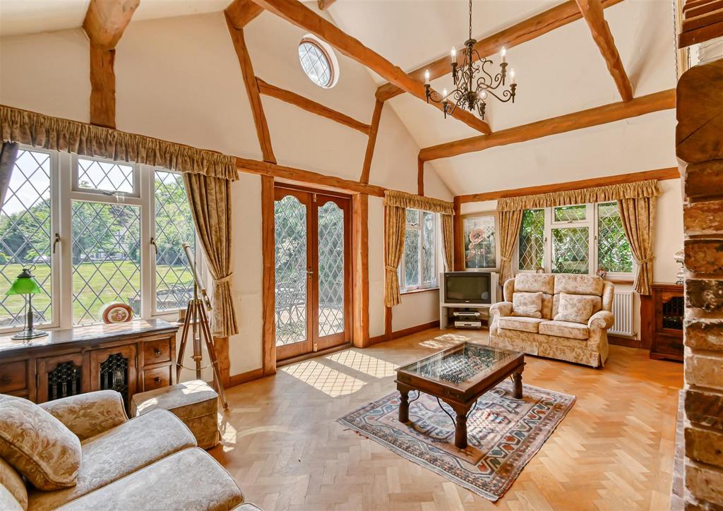 Hallonsford Cottage-17 Summer House.jpg
