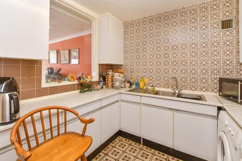 2 bedroom flat for sale, West Terrace, Folkestone, Kent