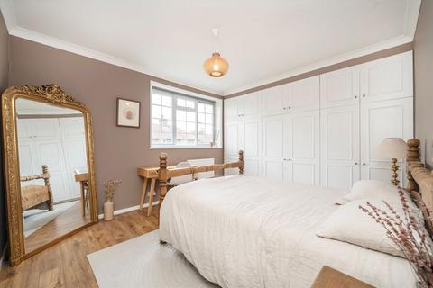 3 bedroom terraced house for sale, Milfoil Street, London W12