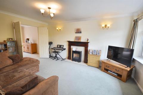 4 bedroom detached house for sale, Greenway Avenue, Stone