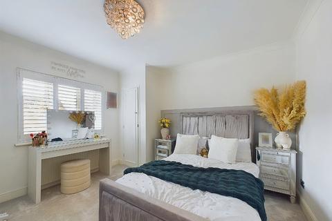 14 Almond Way, Bromley, BR2 8DR