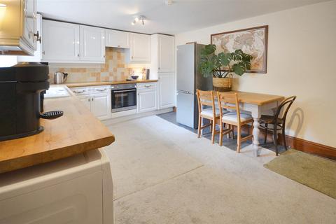 undefined, Manor Road, Mere