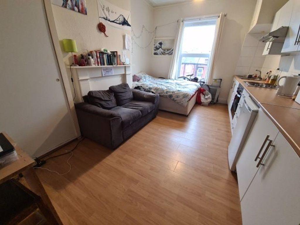 Bright studio room with a fitted kitchenette, c...