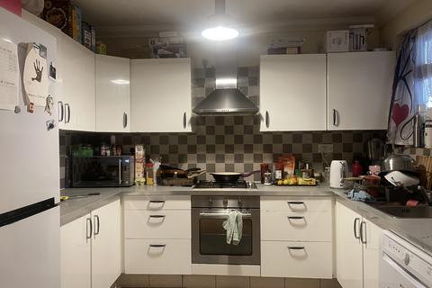 5 bedroom semi-detached house to rent, Wood End Avenue, Harrow HA2