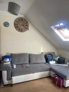5 bedroom semi-detached house to rent, Wood End Avenue, Harrow HA2