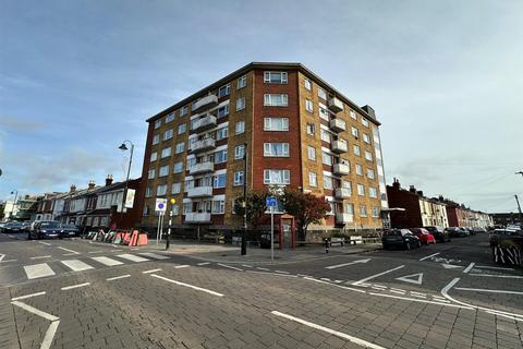 2 bedroom flat for sale, Embassy Court, Southsea