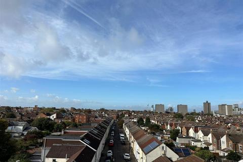 2 bedroom flat for sale, Embassy Court, Southsea