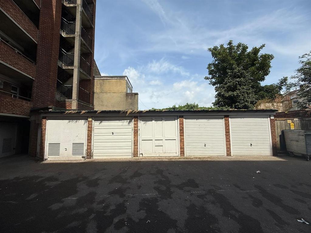 Garage.jpg