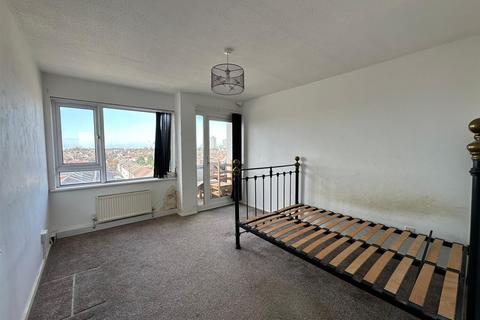 2 bedroom flat for sale, Embassy Court, Southsea