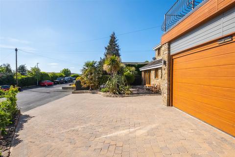 11 Vine Close, Clifton, Brighouse, HD6 4JS