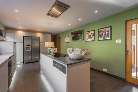 11 Vine Close, Clifton, Brighouse, HD6 4JS