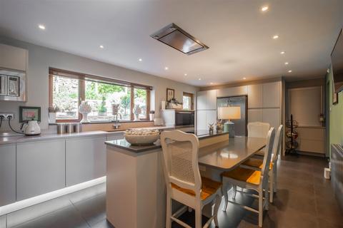 11 Vine Close, Clifton, Brighouse, HD6 4JS